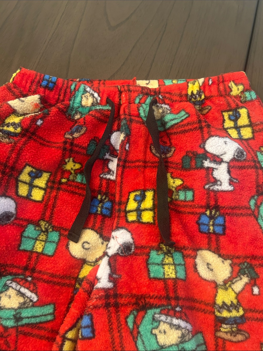 Menâs Red Snoopy & Friends Holiday Fleece Pajama Pants - Picture 4 of 4